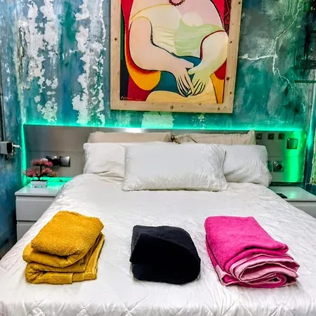 Versace 4pack -smart Home- Air Conditioner - Gotic Quarter- Private Studio- 10 Minutes *