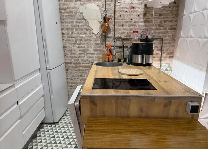 Apartment Versace 4pack -smart Home- Air Conditioner - Gotic Quarter- Private Studio- 10 Minutes Barcelona